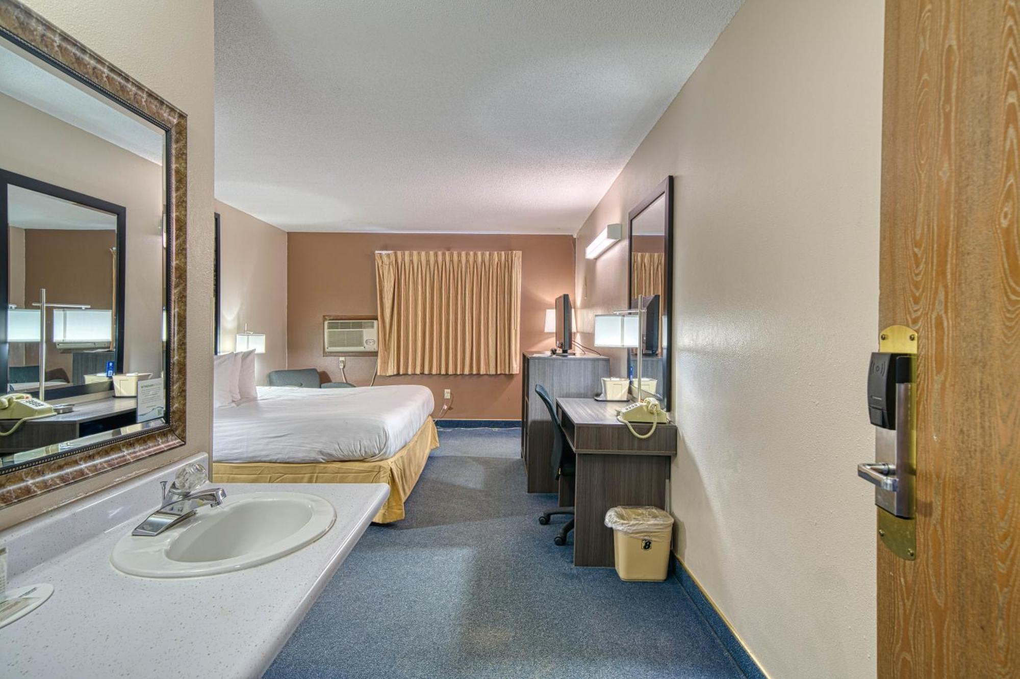 Super 8 By Wyndham Sturgis Hotell Exteriör bild