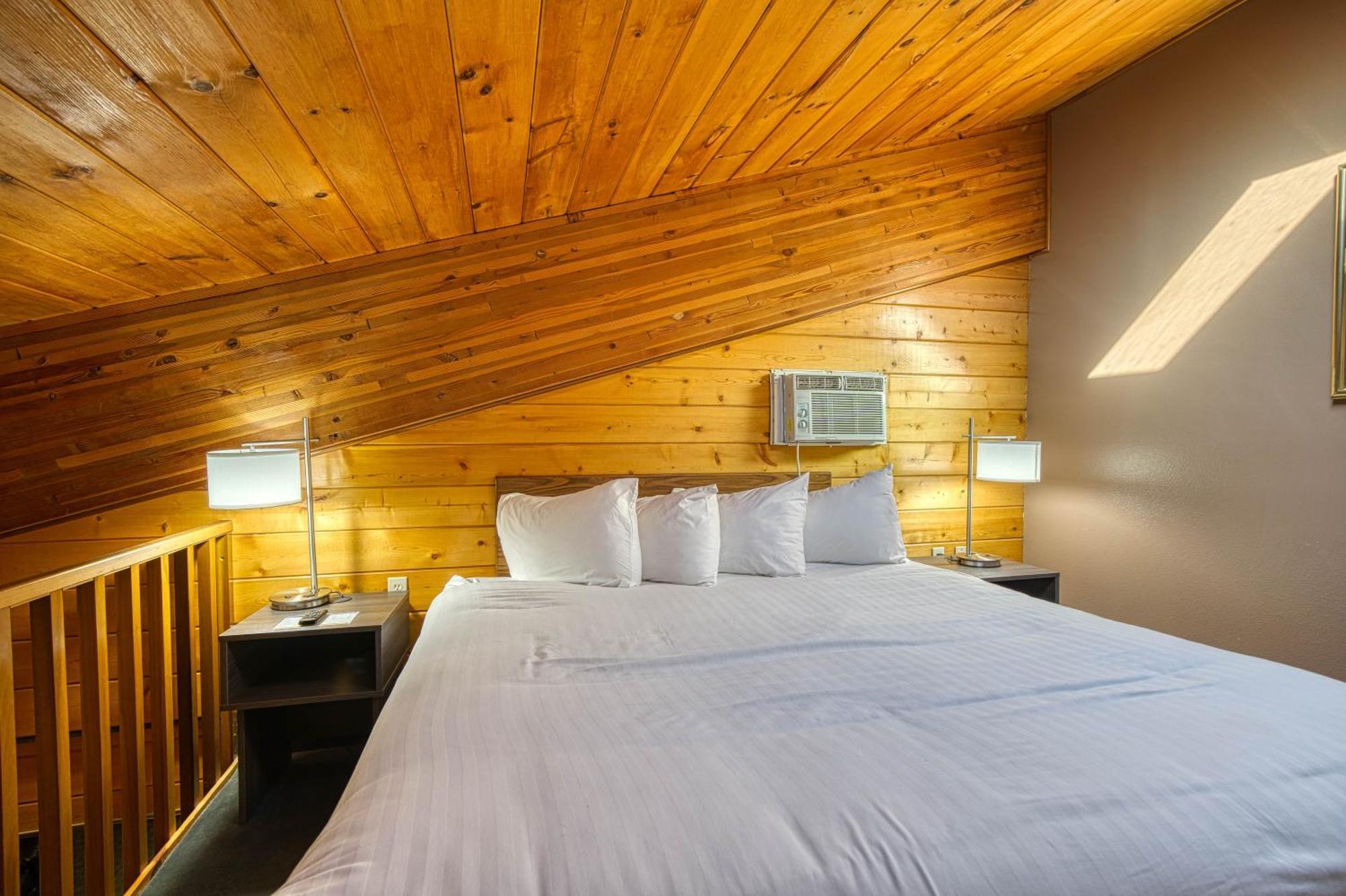 Super 8 By Wyndham Sturgis Hotell Exteriör bild